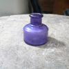 Encrier antique en verre mauve # 10313.3