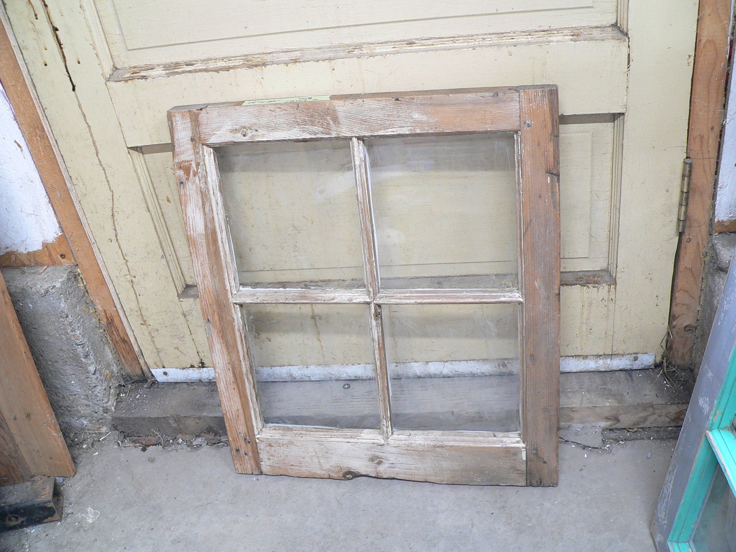 Petite fenêtre antique a 4 carreaux # 12109.2